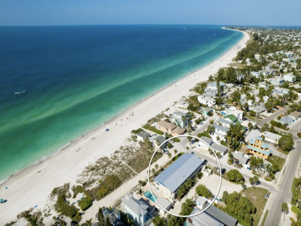 Holmes Beach 2 Bedroom Beach Front Vacation Rental Sleeps 4